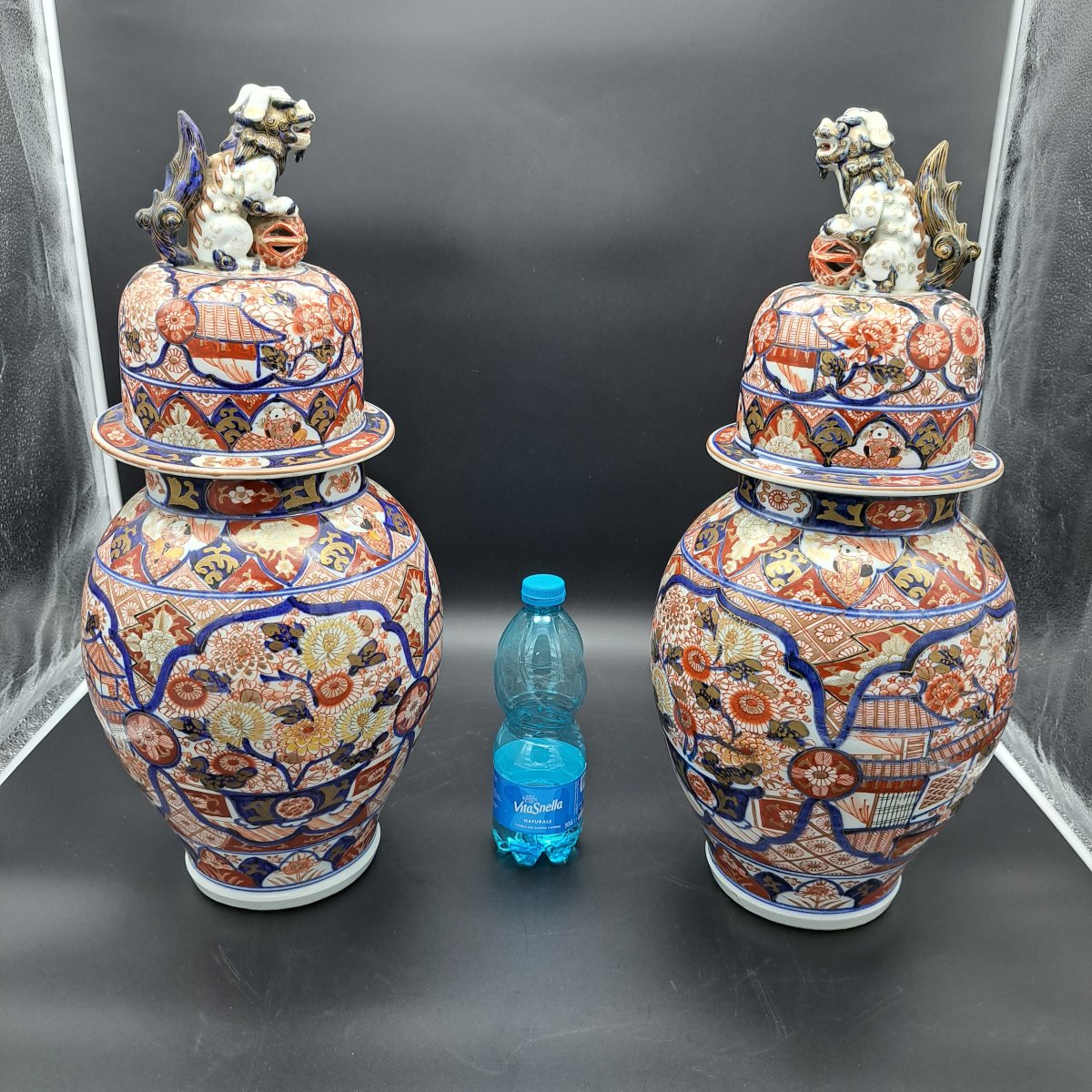 COPPIA DI VASI IMARI CON COPERCHIO DELLA SECONDA META' DEL XIX SECOLO-photo-8