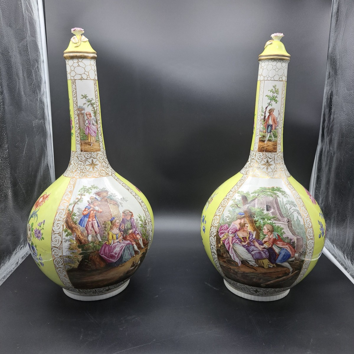 GRANDE COPPIA DI VASI CON COPERCHIO DEL XIX SECOLO PRODUZIONE DI MEISSEN