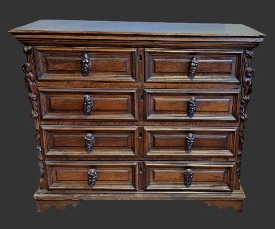 CASSETTONE A BAMBOCCI IN NOCE DELLA FINE DEL XVII SECOLO