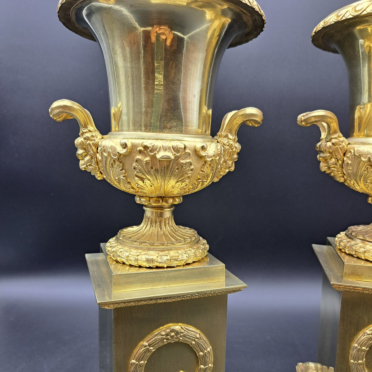 COPPIA DI VASI MEDICEI IN BRONZO DORATO DEL XIX SECOLO-photo-3