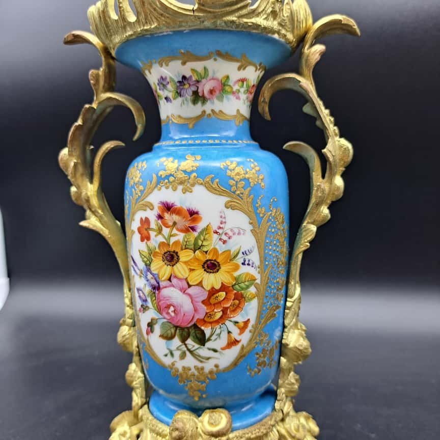 COPPIA DI VASI SEVRES CON MONTATURA IN BRONZO DORATO DEL XIX SECOLO-photo-3