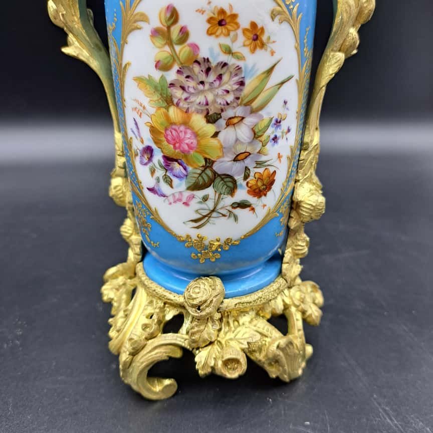 COPPIA DI VASI SEVRES CON MONTATURA IN BRONZO DORATO DEL XIX SECOLO-photo-4