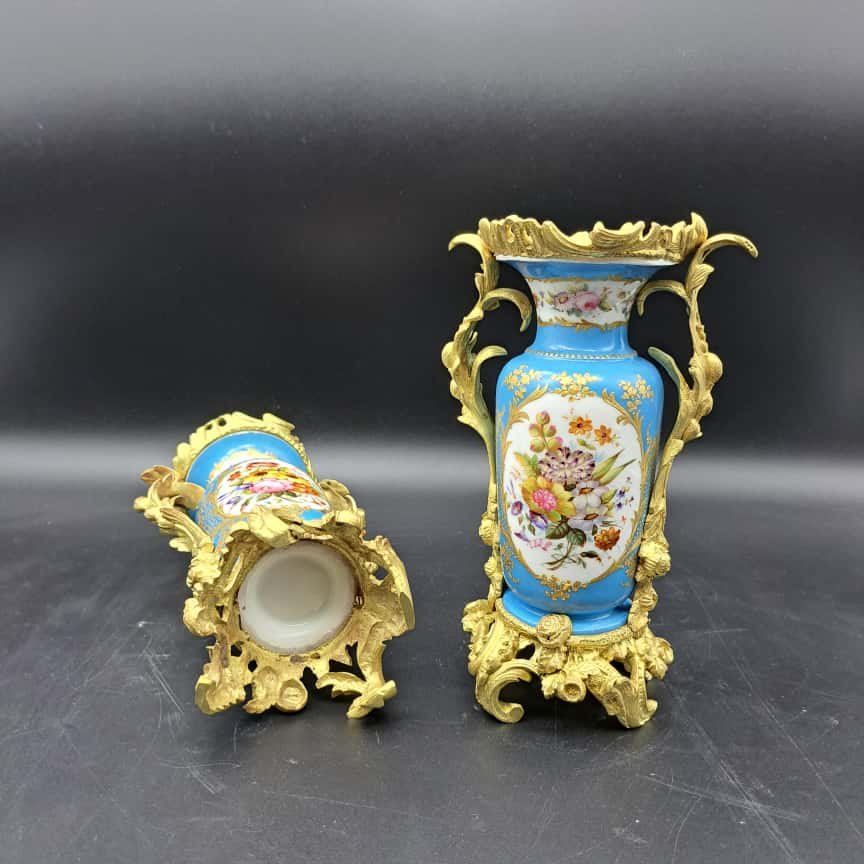 COPPIA DI VASI SEVRES CON MONTATURA IN BRONZO DORATO DEL XIX SECOLO-photo-6