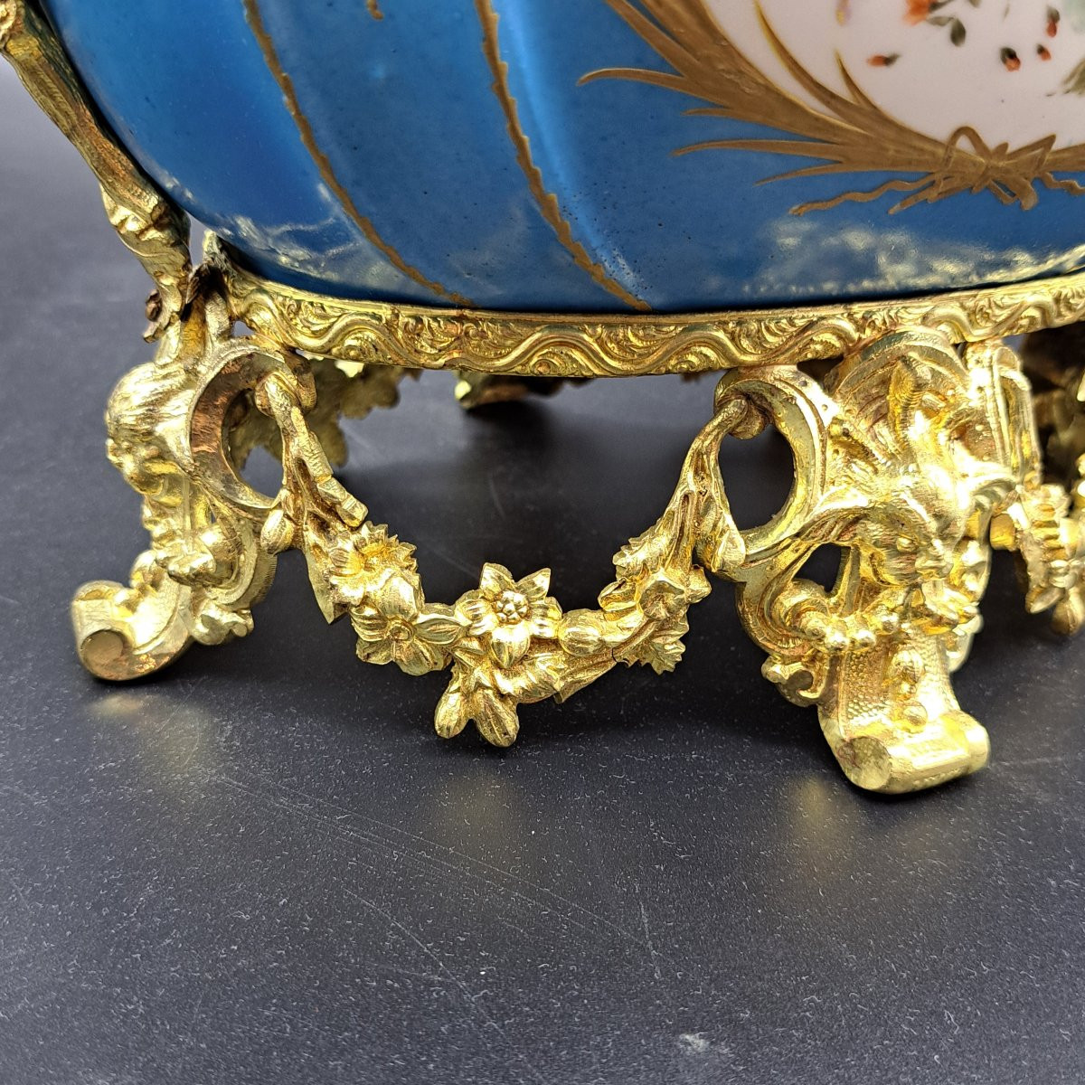 GRANDE COPPIA DI CENTROTAVOLA IN PORCELLANA DI SEVRES DEL XIX SECOLO.-photo-1