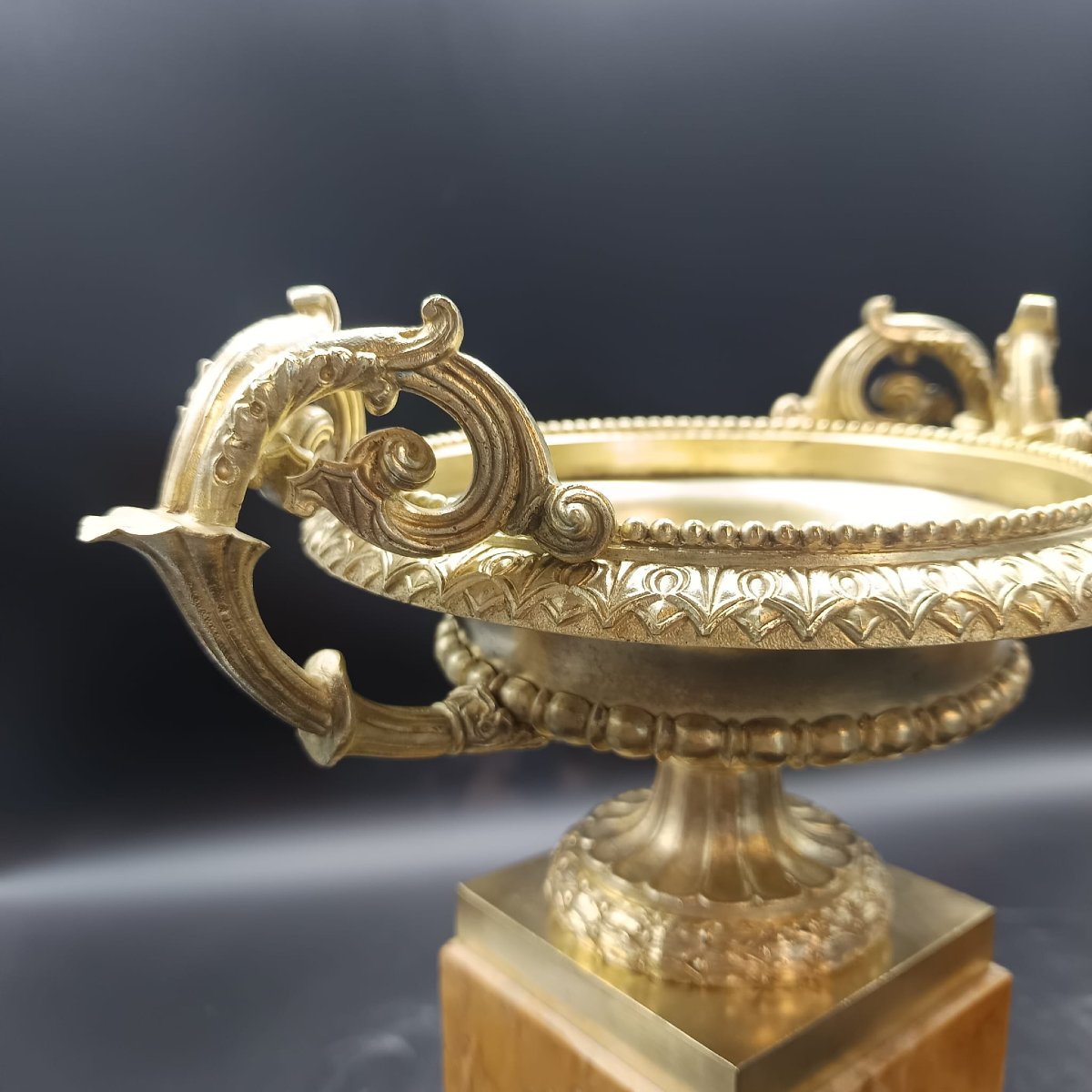 COPPIA DI ALZATE IN BRONZO DORATO E MARMO EPOCA CARLO X.-photo-2