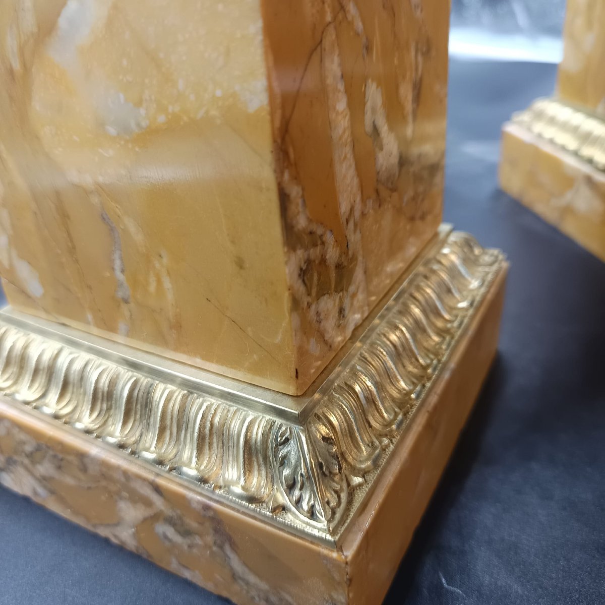 COPPIA DI ALZATE IN BRONZO DORATO E MARMO EPOCA CARLO X.-photo-4