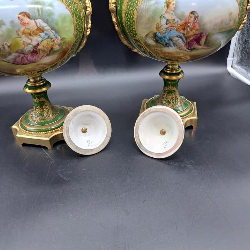 COPPIA DI VASI FRANCESI IN PORCELLANA DI SEVRES DEL XIX SECOLO.-photo-2