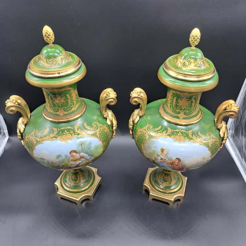 COPPIA DI VASI FRANCESI IN PORCELLANA DI SEVRES DEL XIX SECOLO.-photo-3