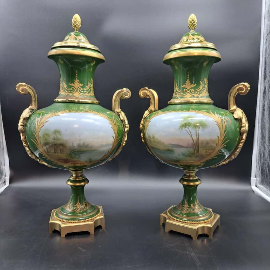 COPPIA DI VASI FRANCESI IN PORCELLANA DI SEVRES DEL XIX SECOLO.-photo-1