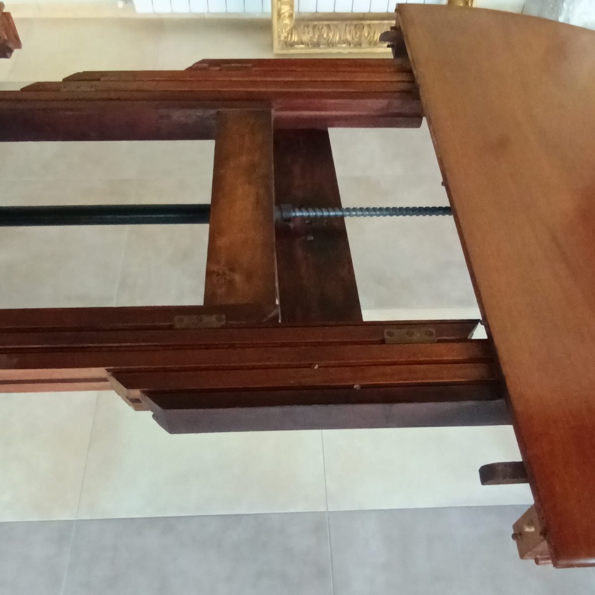 TAVOLO INGLESE ALLUNGABILE IN MOGANO DELLA SECONDA META' DEL XIX SECOLO.-photo-1