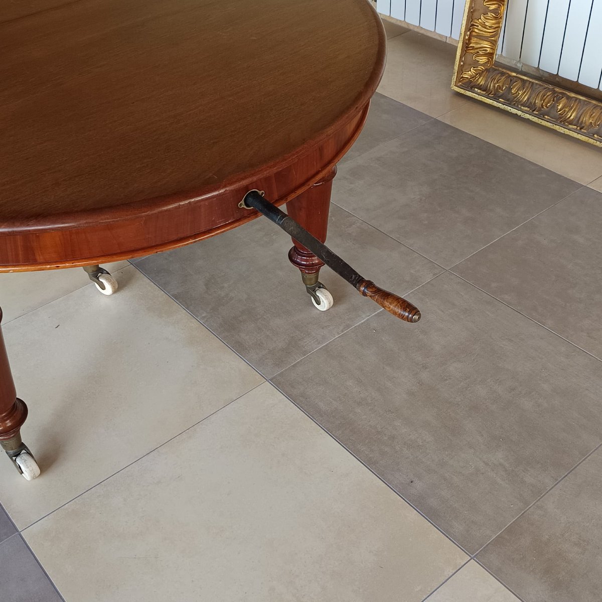 TAVOLO INGLESE ALLUNGABILE IN MOGANO DELLA SECONDA META' DEL XIX SECOLO.-photo-5