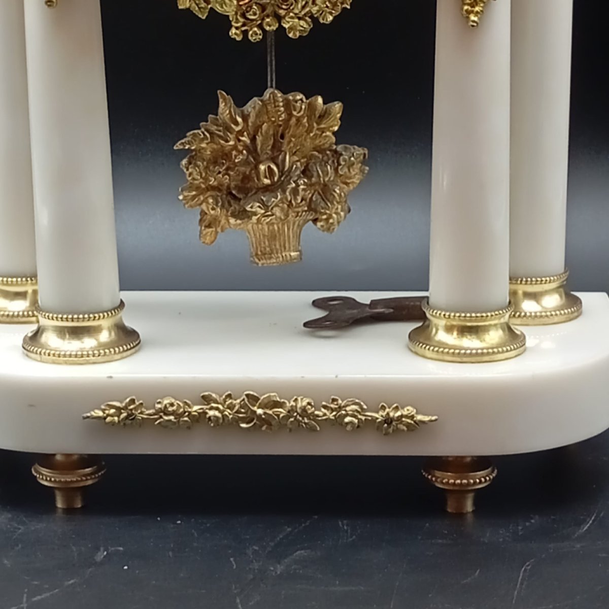 OROLOGIO A PENDOLO IN BRONZO DORATO E MARMO DELLA SECONDA META' DEL XIX SECOLO-photo-2