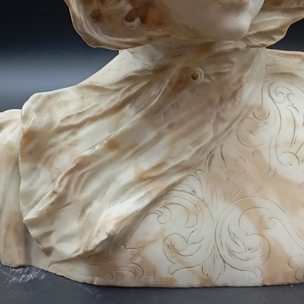 MEZZOBUSTO DI GIOVANE DONNA DELLA FINE DEL XIX SECOLO-photo-2