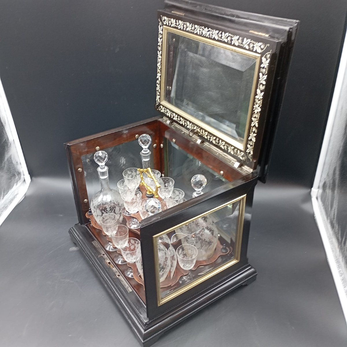 CAVE' A LIQUEUR DEL XIX SECOLO IN LEGNO EBANIZZATO E CRISTALLO-photo-4