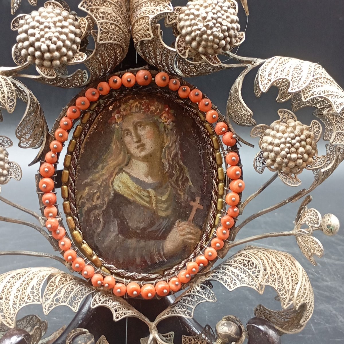 CAPEZZALE IN FILIGRA D'ARGENTO CON PICCOLO DIPINTO RAFFIGURANTE SANTA ROSALIA-photo-3