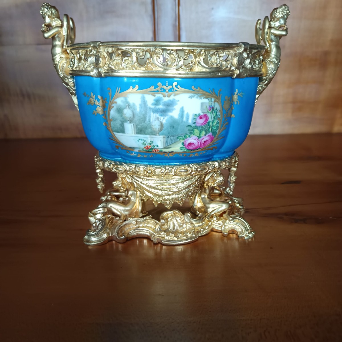 COPPA IN PORCELLANA DI SEVRES DELLA SECONDA META' DEL XVIII SECOLO