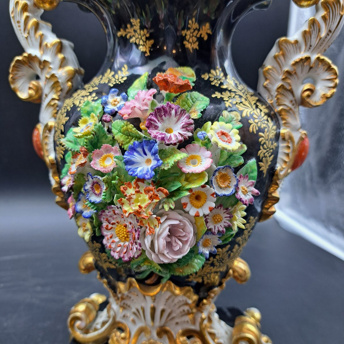 COPPIA DI VASI CON DECORAZIONI FLOREALI DI MANIFATTURA FRANCESE FIRMATI JACOB PETIT-photo-4