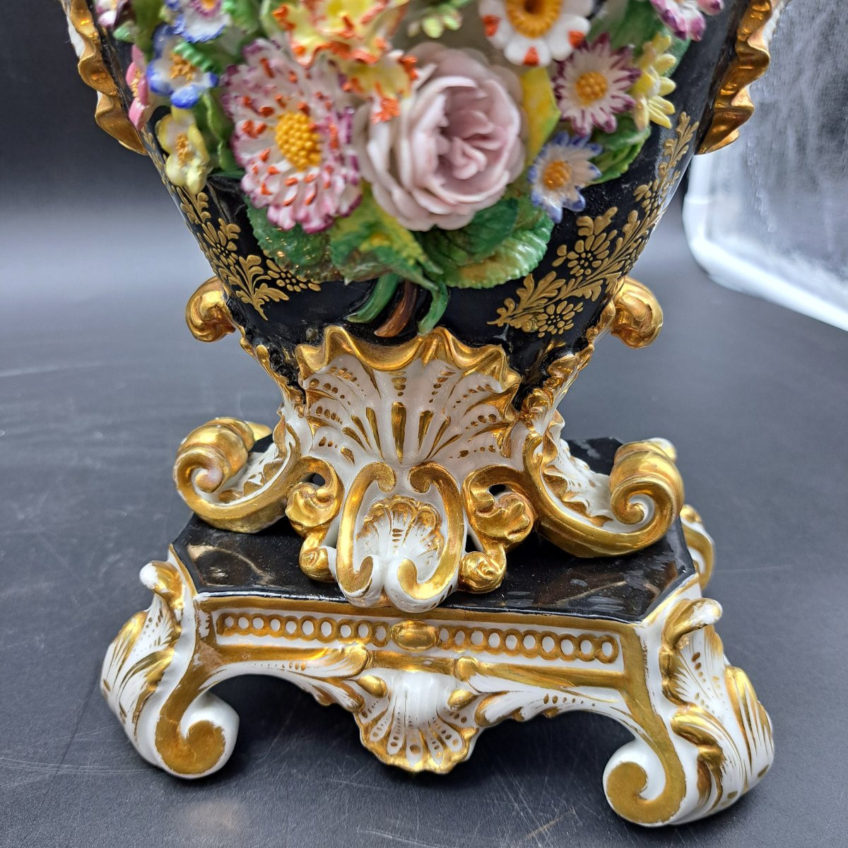 COPPIA DI VASI CON DECORAZIONI FLOREALI DI MANIFATTURA FRANCESE FIRMATI JACOB PETIT-photo-5