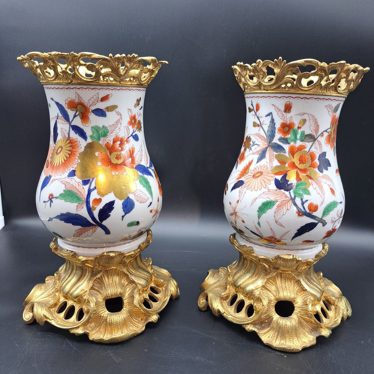COPPIA DI VASI IMARI DELLA SECONDA META' DEL XIX SECOLO