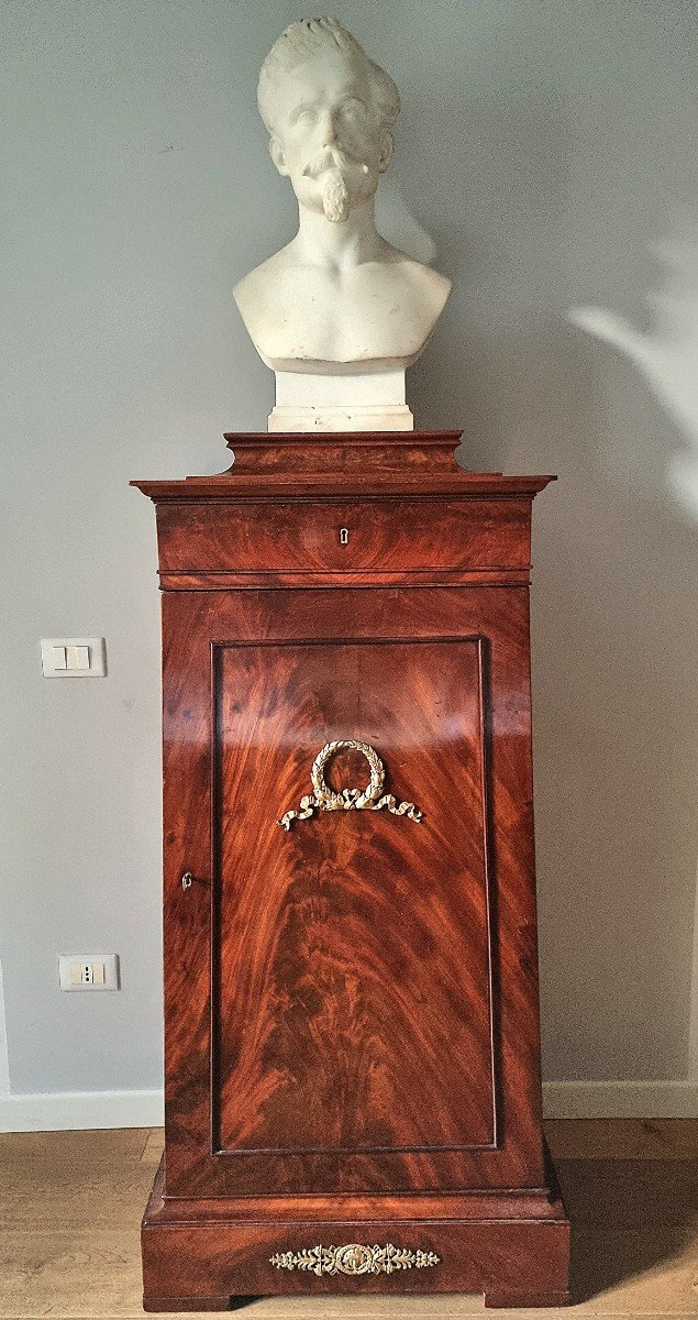 Rara credenza a colonna