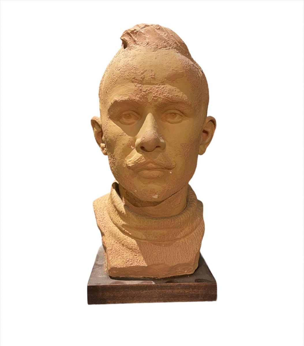 Buste en terre cuite peinte, début XXe siècle.