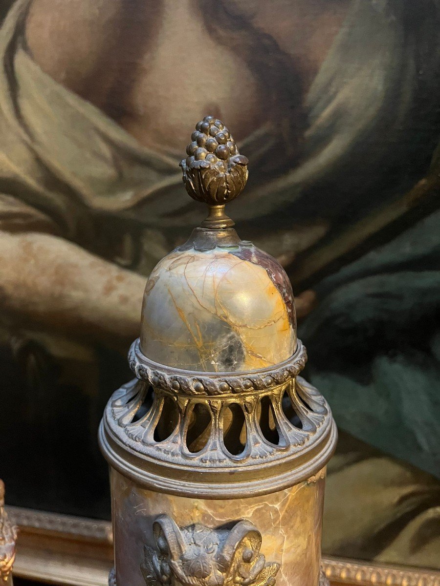 Coppia di vasi in marmo e bronzo-photo-1