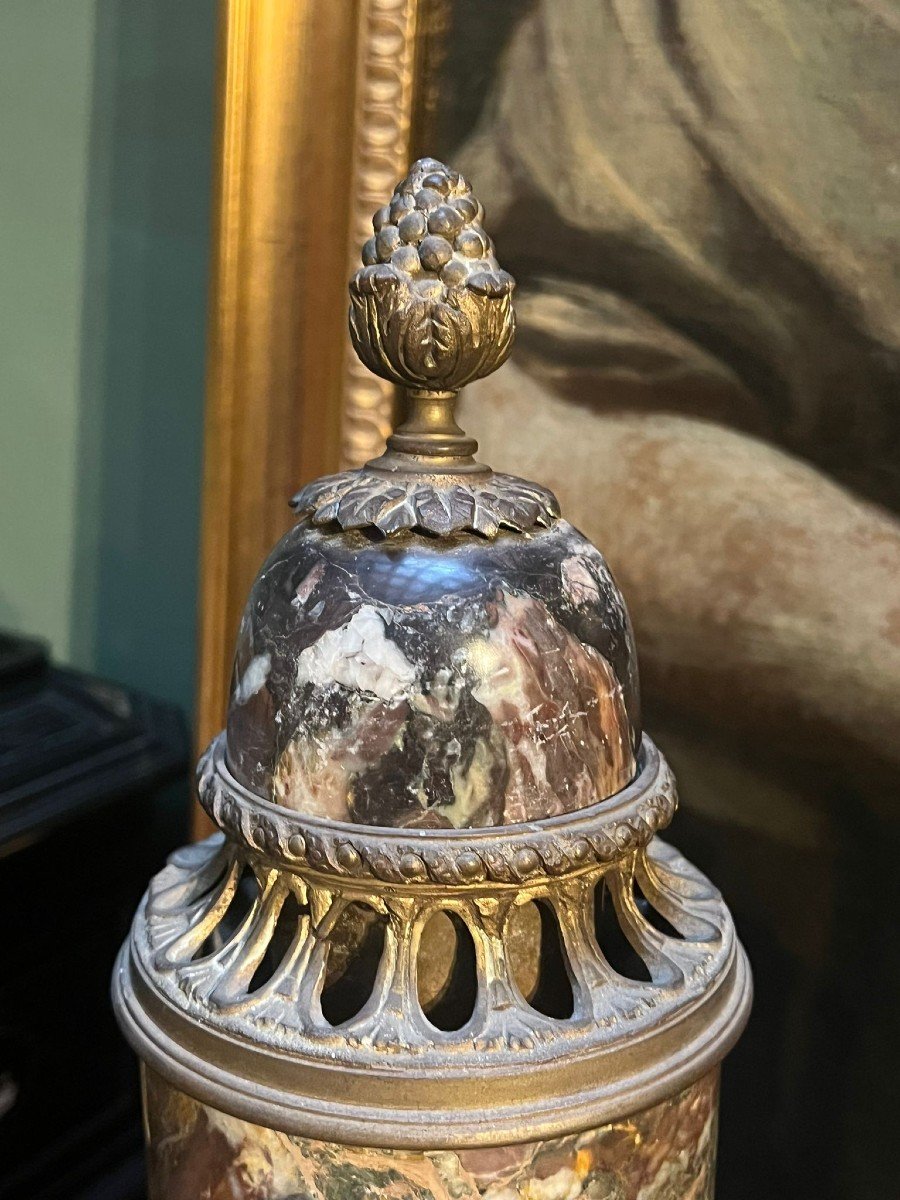 Coppia di vasi in marmo e bronzo-photo-3