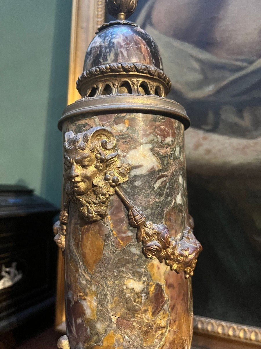 Coppia di vasi in marmo e bronzo-photo-5