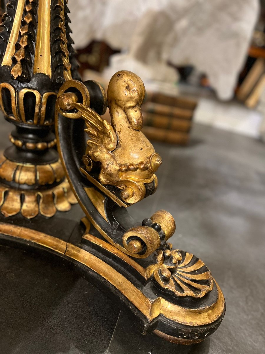 Tavolino da centro in legno intagliato, laccato e dorato-photo-2