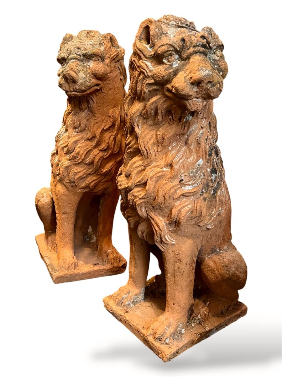 Coppia di leoni in terracotta