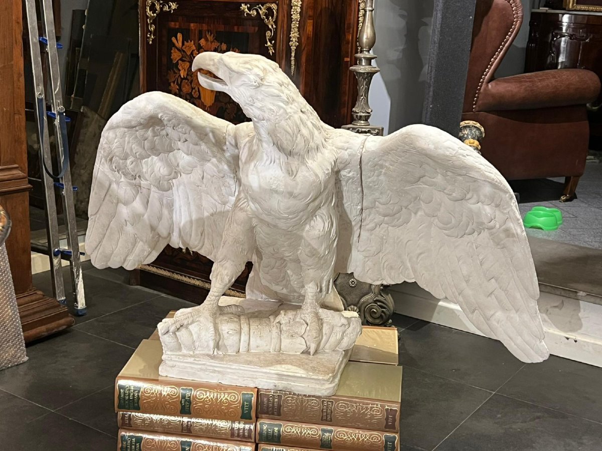 Scultura raffigurante aquila-photo-2