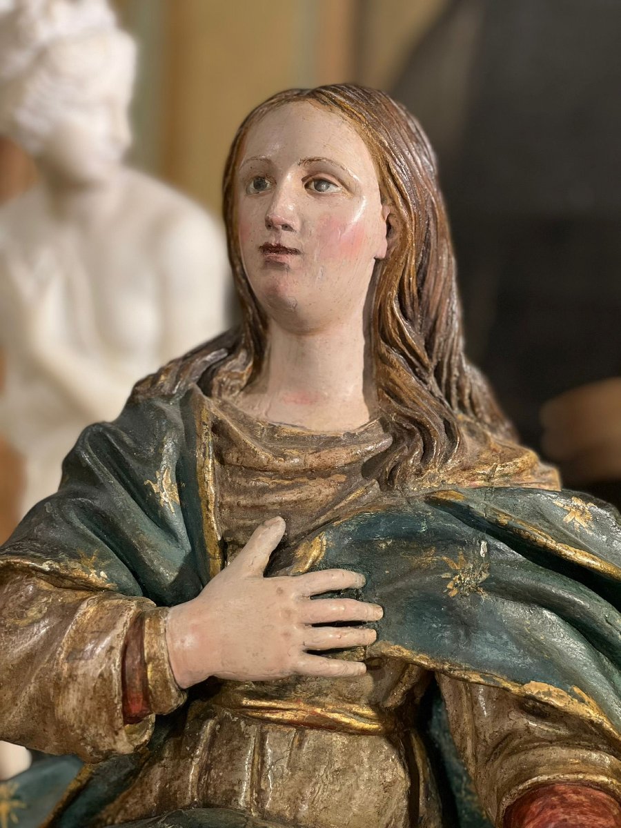 Scultura raffigurante la Madonna Assunta-photo-1