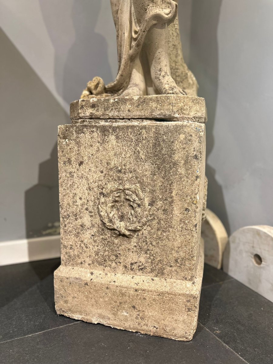 Scultura raffigurante figura femminile-photo-1