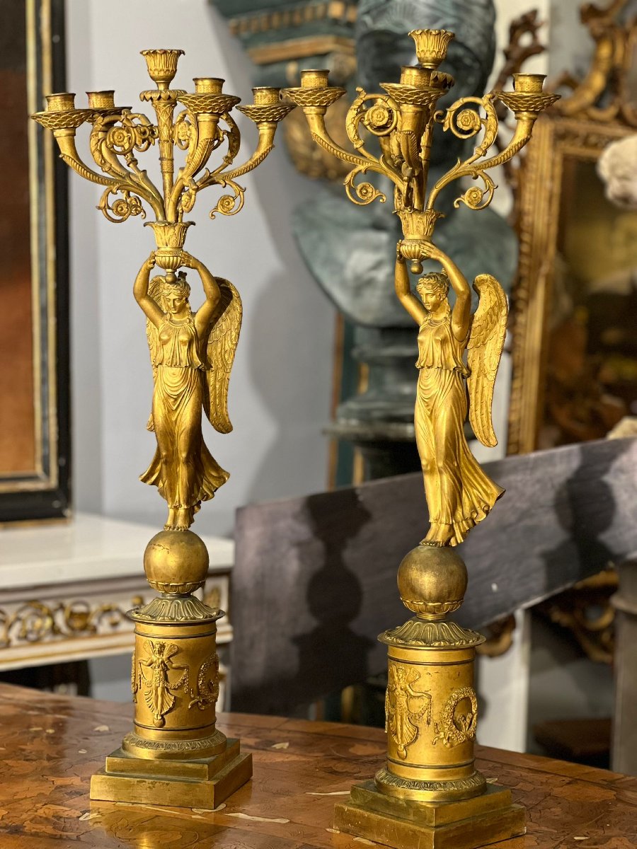 Coppia di grandi candelabri in bronzo dorato-photo-2