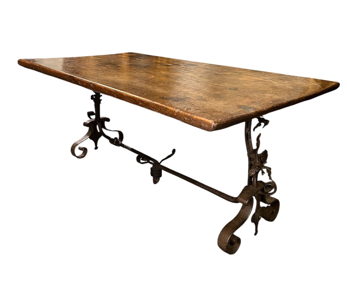 Tavolo rettangolare con base in ferro battuto