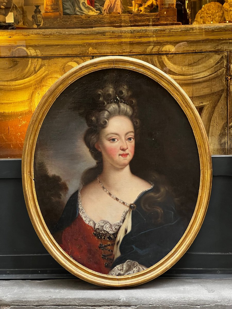 Coppia di ritratti ovali di nobildonne-photo-3