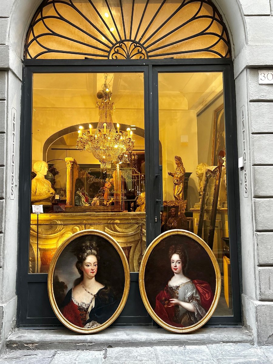 Coppia di ritratti ovali di nobildonne-photo-4