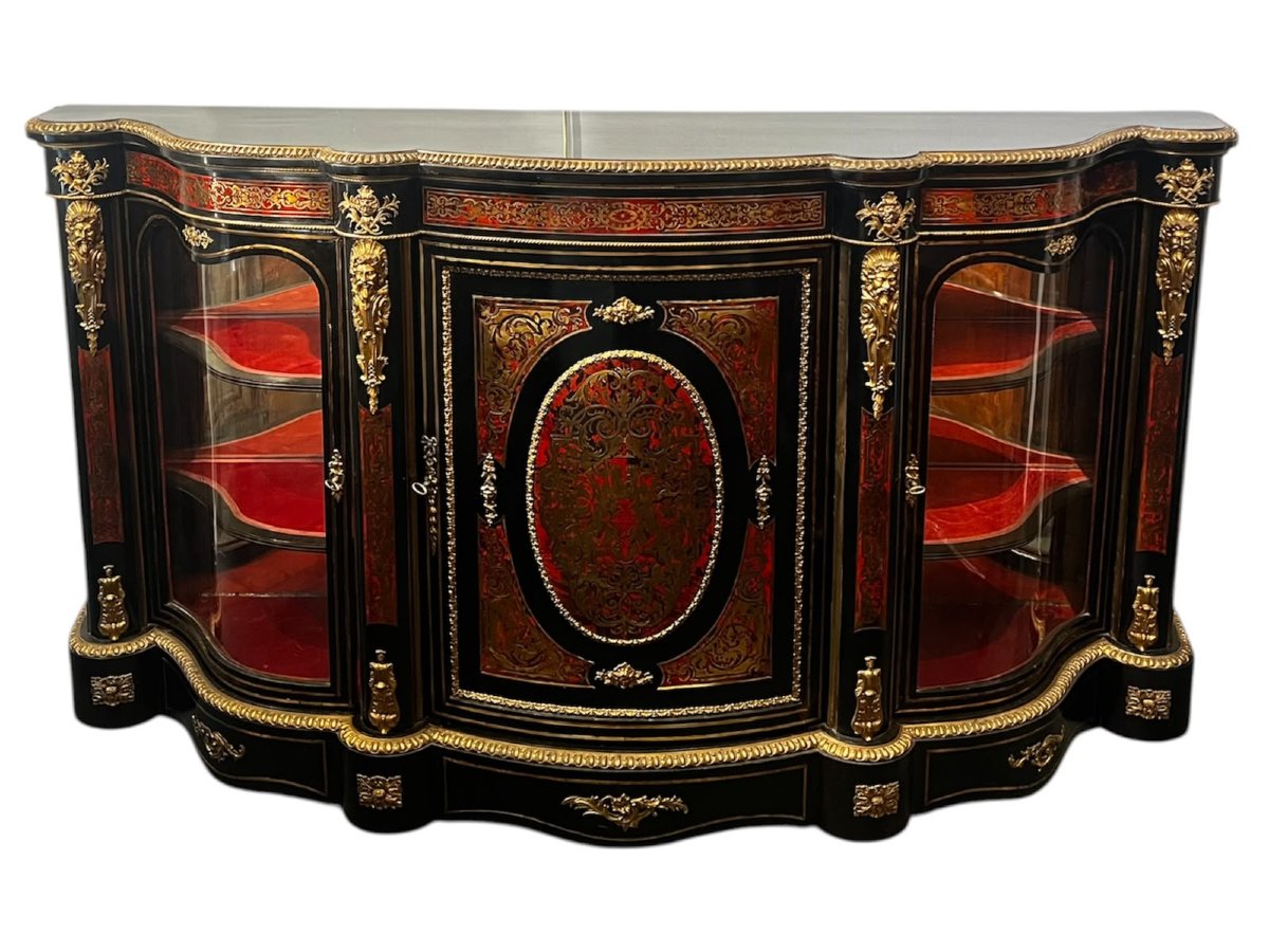 Credenza monumentale a tre sportelli
