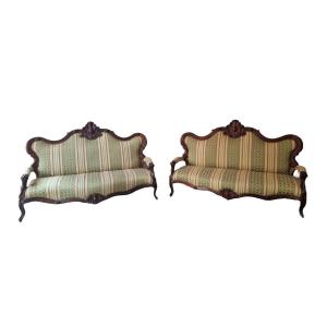 Coppia di divani in legno di noce, XIX secolo