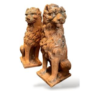 Coppia di leoni in terracotta