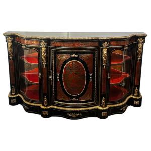 Credenza monumentale a tre sportelli