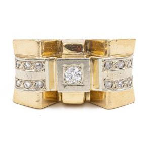 ANELLO VINTAGE "TANK" IN ORO GIALLO 18K CON DIAMANTE TAGLIO BRILLANTE (0.12CT) E ROSETTE, ANNI 