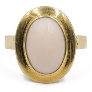 ANELLO VINTAGE IN ORO GIALLO 18K CON CORALLO ROSA, ANNI '60