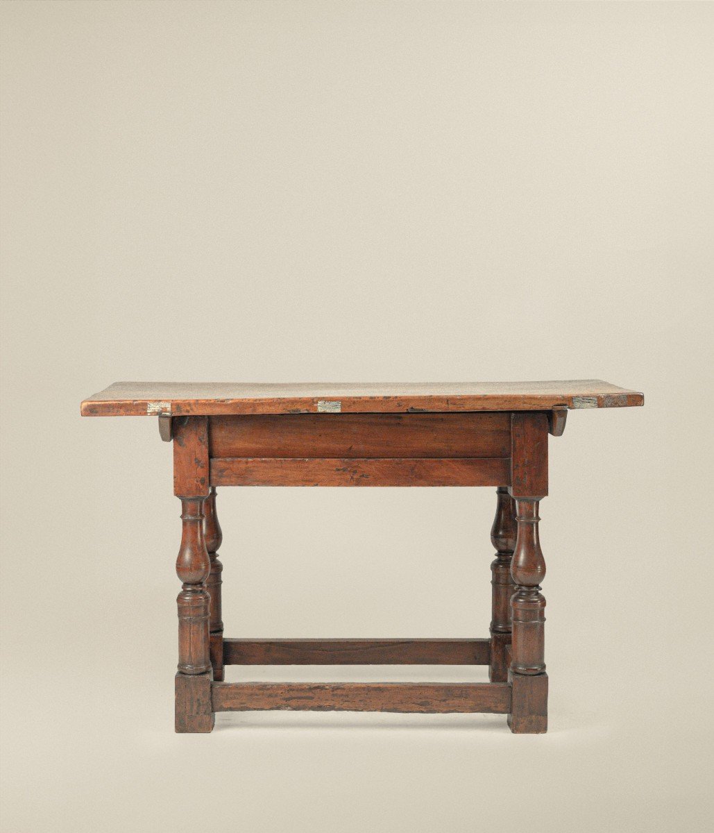 Tavolo in noce del XVII secolo-photo-3