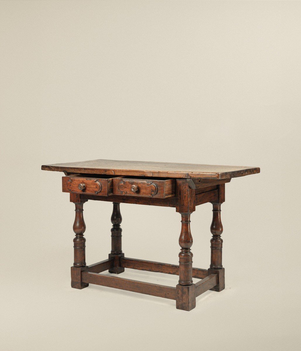Tavolo in noce del XVII secolo-photo-1