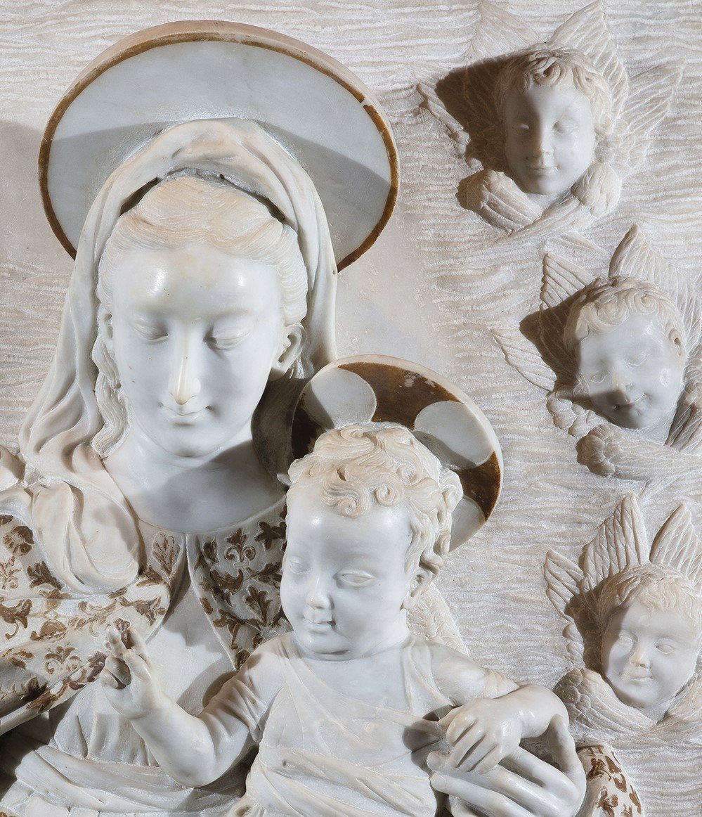 Scultore del XIX secolo, "Madonna con il Bambino e teste di cherubini"-photo-1