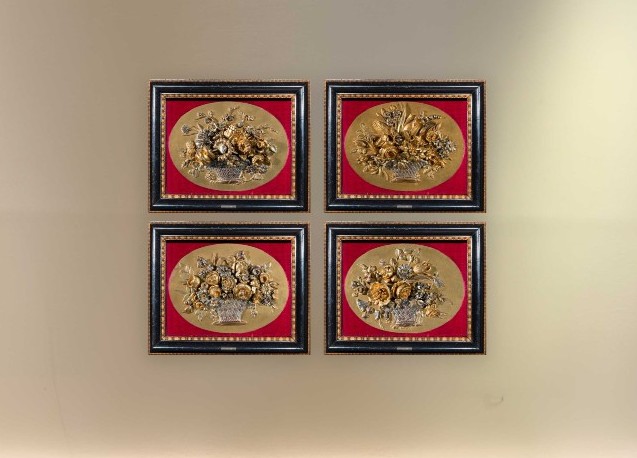 Quattro pannelli in legno scolpito, intagliato e dorato, Piemonte, inizi del XIX secolo,