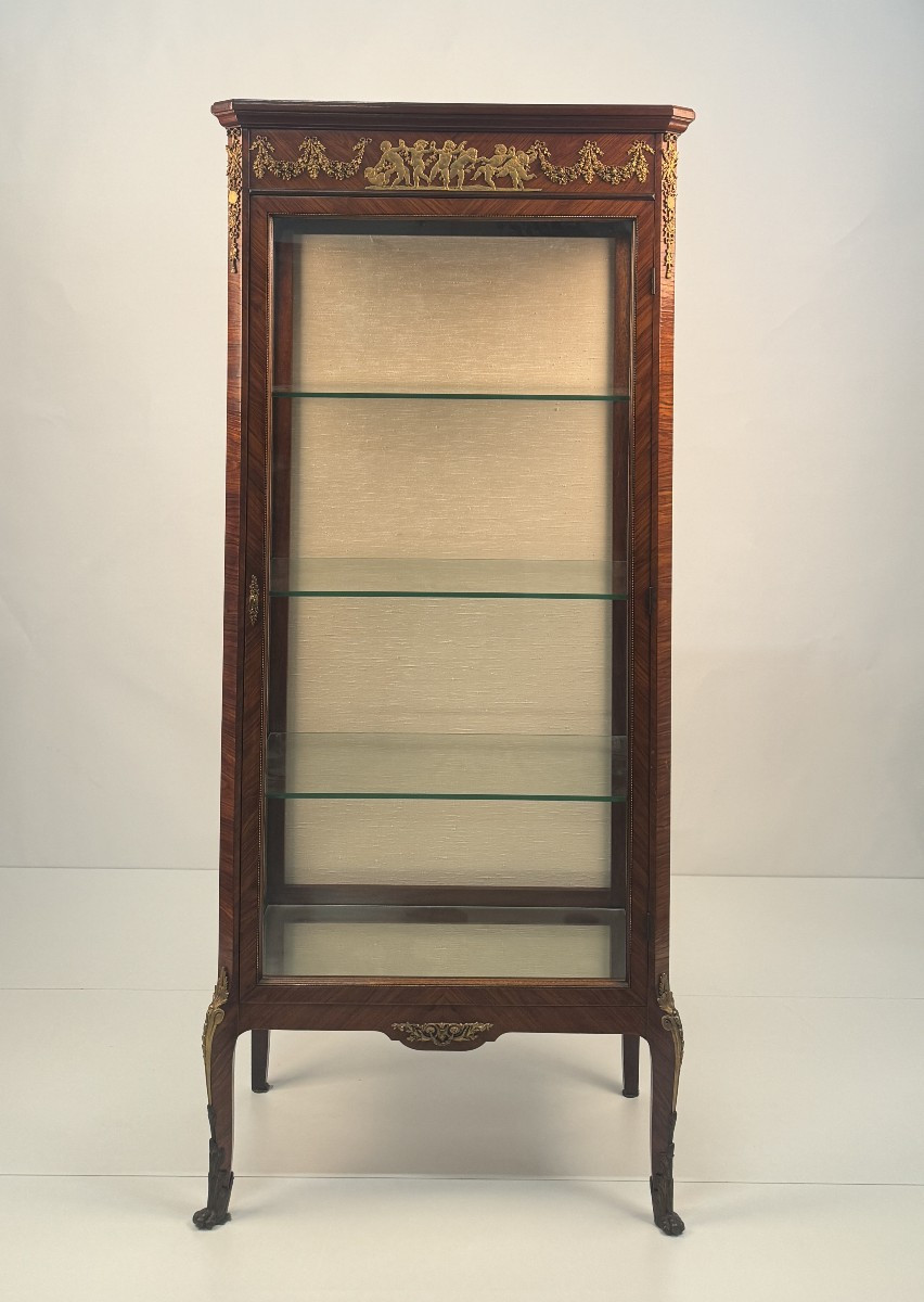 Vetrina impiallacciata in bois de rose, Francia, fine XIX - inizi del XX secolo