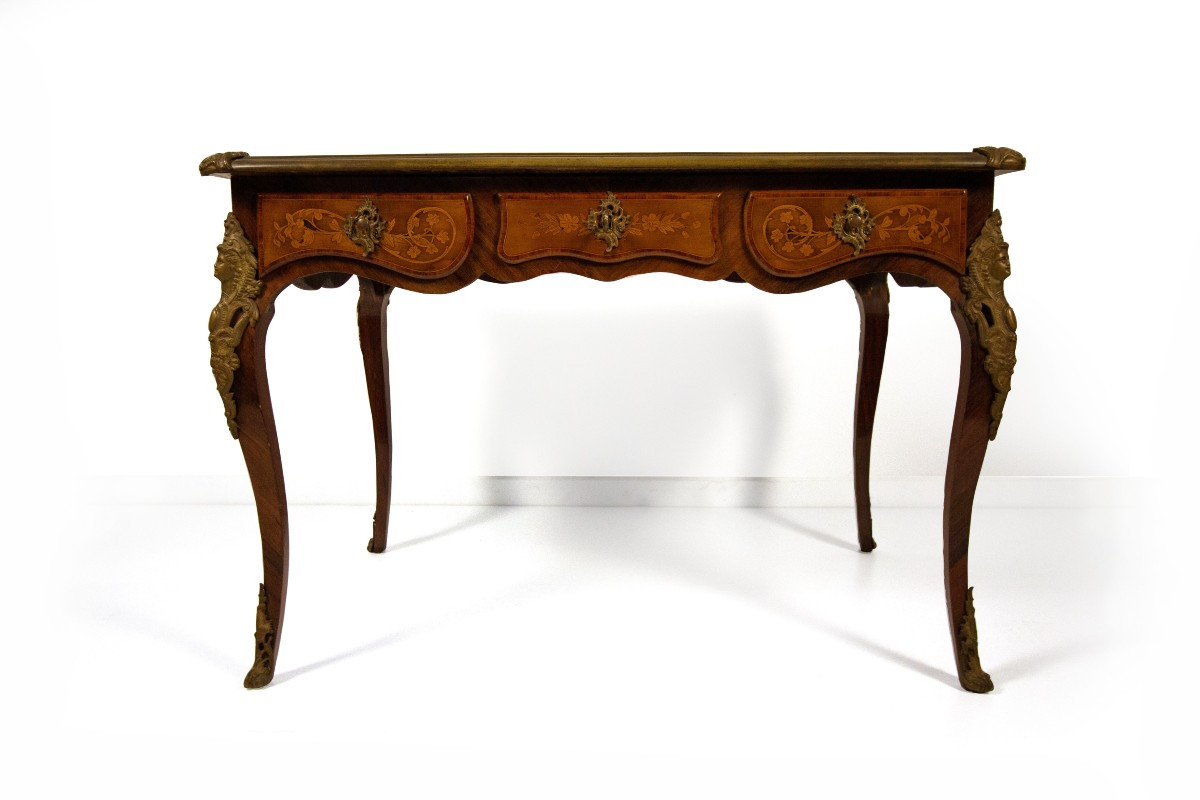 Scrivania intarsiata in legni vari, inizi del XX secolo