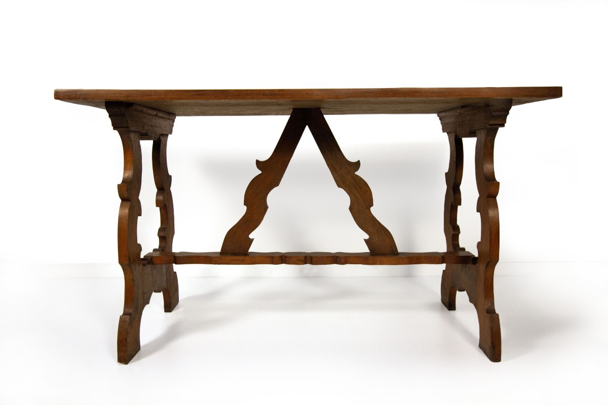 Tavolo fratino in noce, XX secolo, in stile seicentesco
